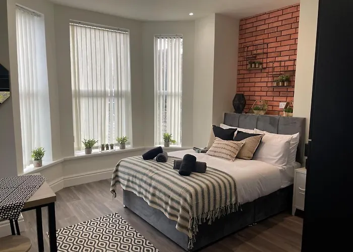 Deluxe Studio Apt In Central